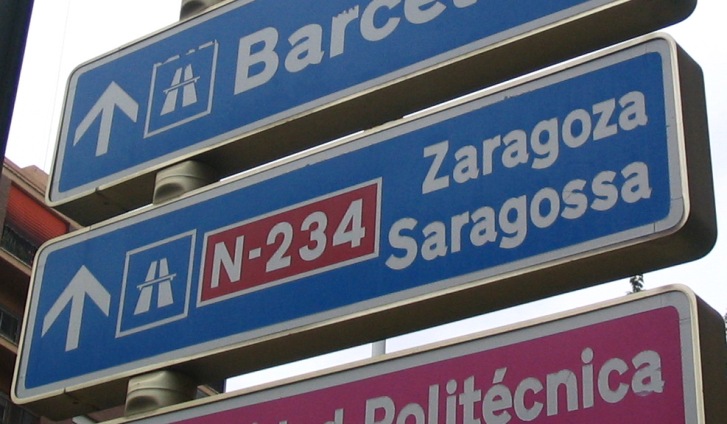 http://www.esacademic.com/pictures/eswiki/83/Saragossa-Zaragoza_signpost_cropped.jpg