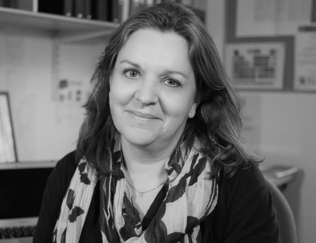 Cwestiwn ac ateb gyda Emmajane Milton (Uwch-gymrawd / Cymrawd Addysgu Cenedlaethol)