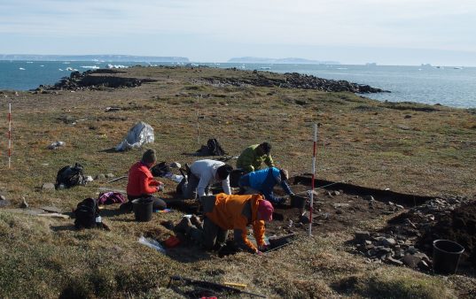 The archaeological team of the NOW Project excavated an activity area in front of a ‘qassi’ – a men’s house – at the Nuulliit peninsula. The investigations showed that the site was established by a group of Thule Culture inuit in the early 14th century. (Photo by Bjarne Grønnow, 2016) 
© B. Grønnow