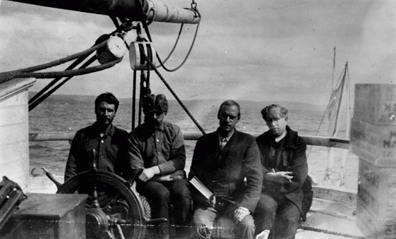 From left to right: Ernest de Koven Leffingwell, Ejnar Mikkelsen, Dr. G. P. Howe, and Ejnar Ditlevsen aboard the Duchess of Bedford headed to the Arctic in 1906. Source: Barbara Defelice in Dartmouth College Library Bulletin