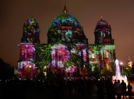 Berliner Dom yn ystod y 'Gŵyl golau’ 