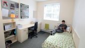 The advantages and disadvantages of living in Halls vs Houses