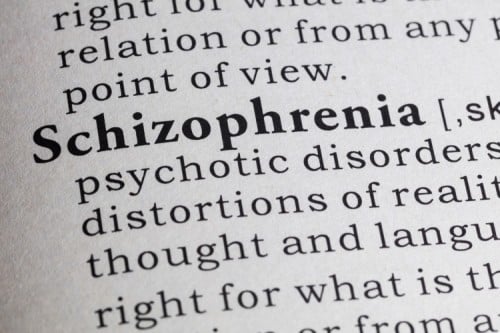Canfyddiadau o salwch meddwl: A yw esboniadau biolegol yn lleihau stigma?