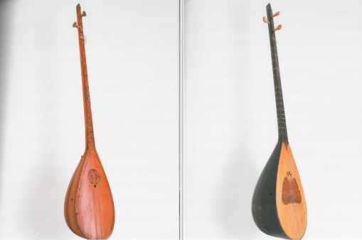 buzuk cifteli Albanian instruments